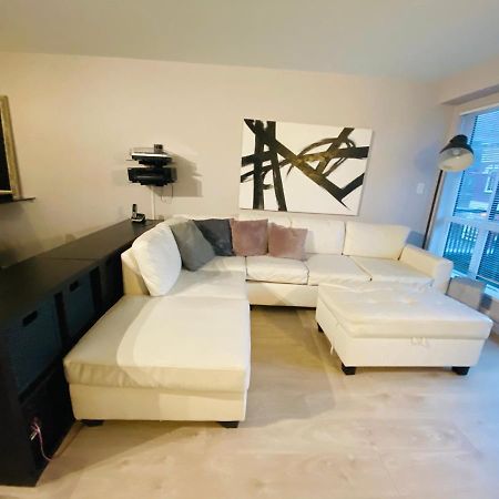 Downtown Heritage Condo With Parking Вікторія Екстер'єр фото
