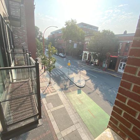 Downtown Heritage Condo With Parking Вікторія Екстер'єр фото