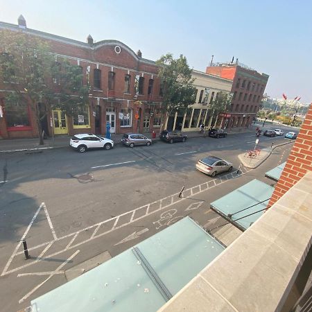 Downtown Heritage Condo With Parking Вікторія Екстер'єр фото