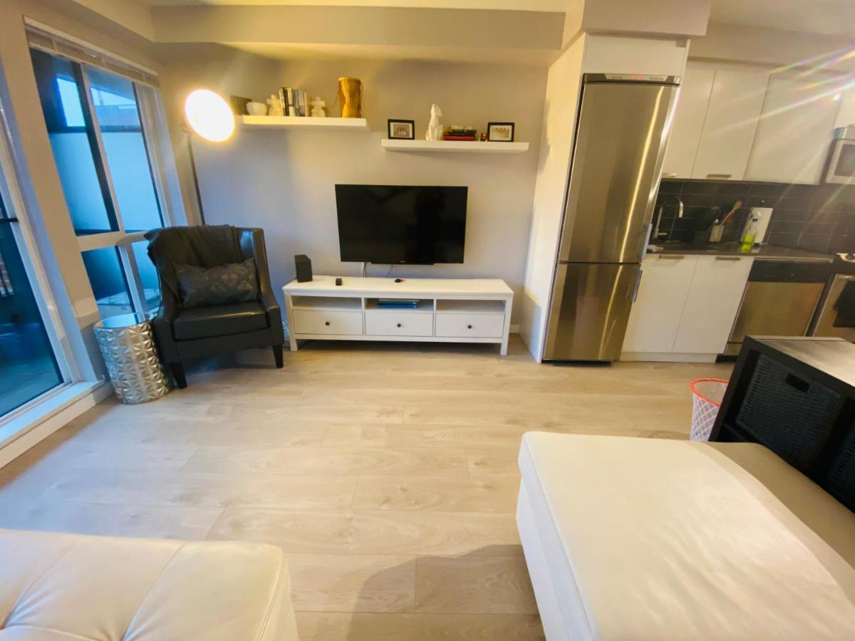 Downtown Heritage Condo With Parking Вікторія Екстер'єр фото