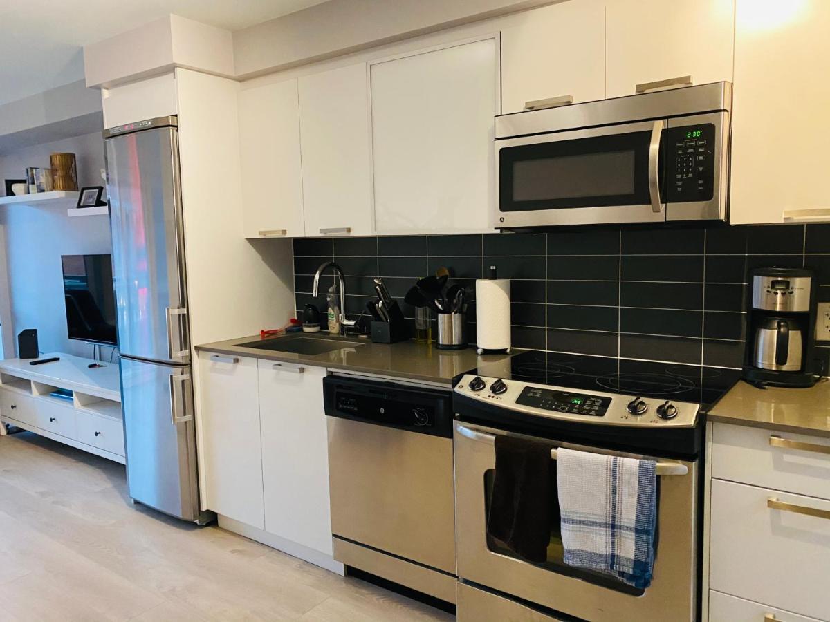 Downtown Heritage Condo With Parking Вікторія Екстер'єр фото