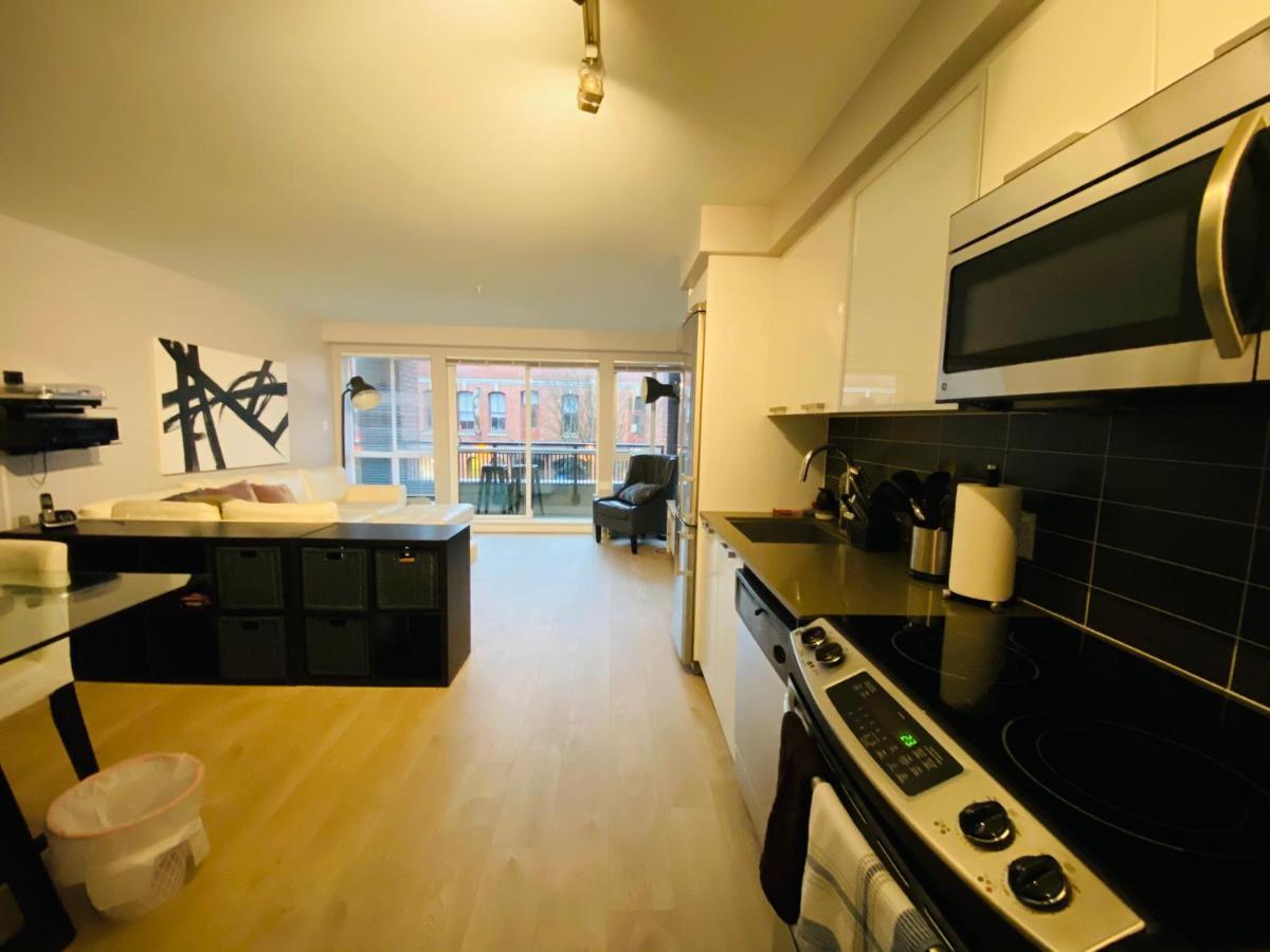 Downtown Heritage Condo With Parking Вікторія Екстер'єр фото