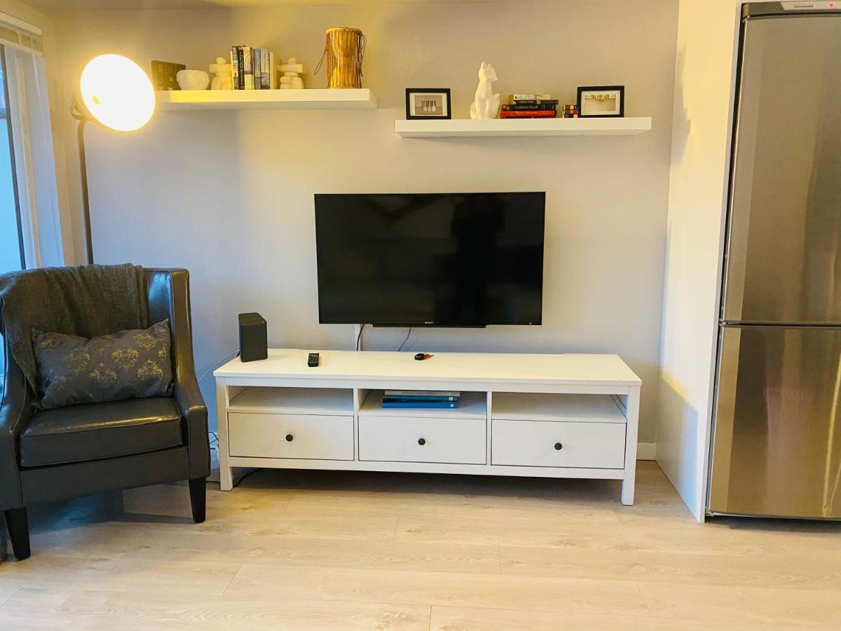 Downtown Heritage Condo With Parking Вікторія Екстер'єр фото