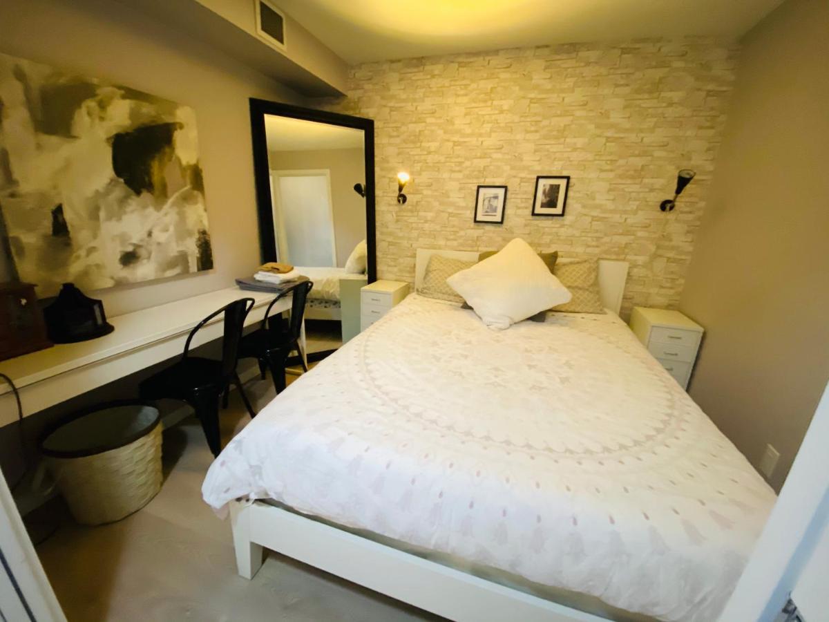 Downtown Heritage Condo With Parking Вікторія Екстер'єр фото