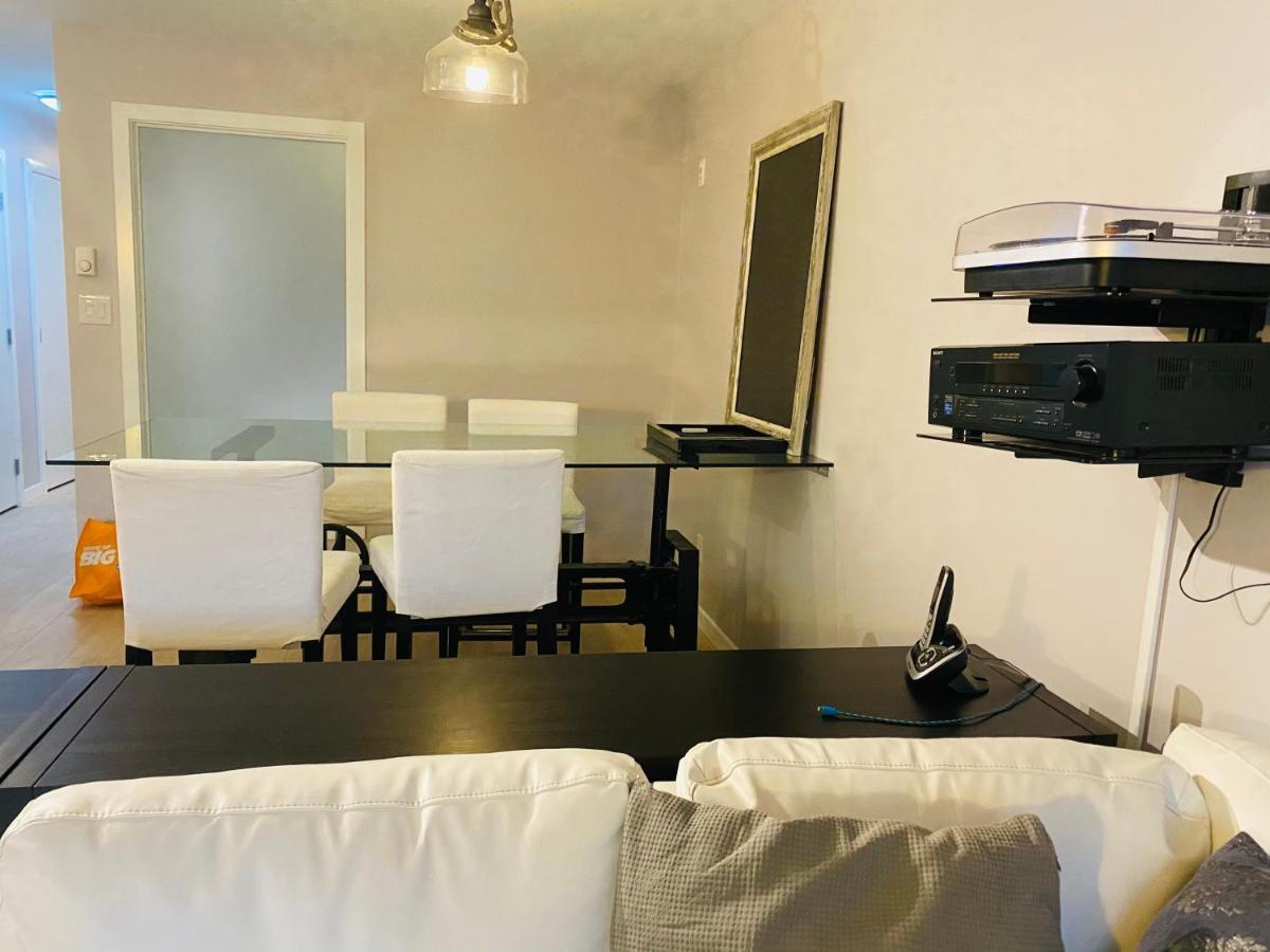 Downtown Heritage Condo With Parking Вікторія Екстер'єр фото