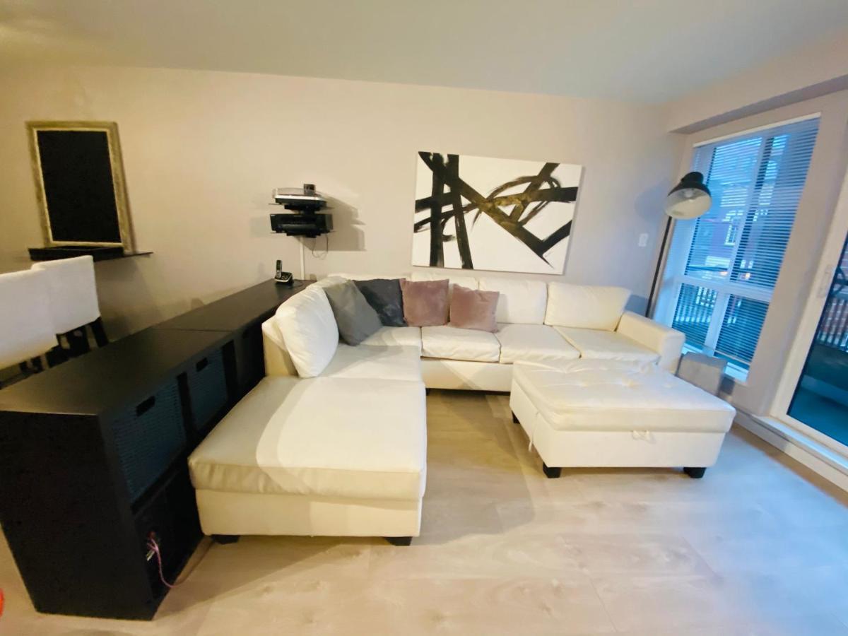 Downtown Heritage Condo With Parking Вікторія Екстер'єр фото