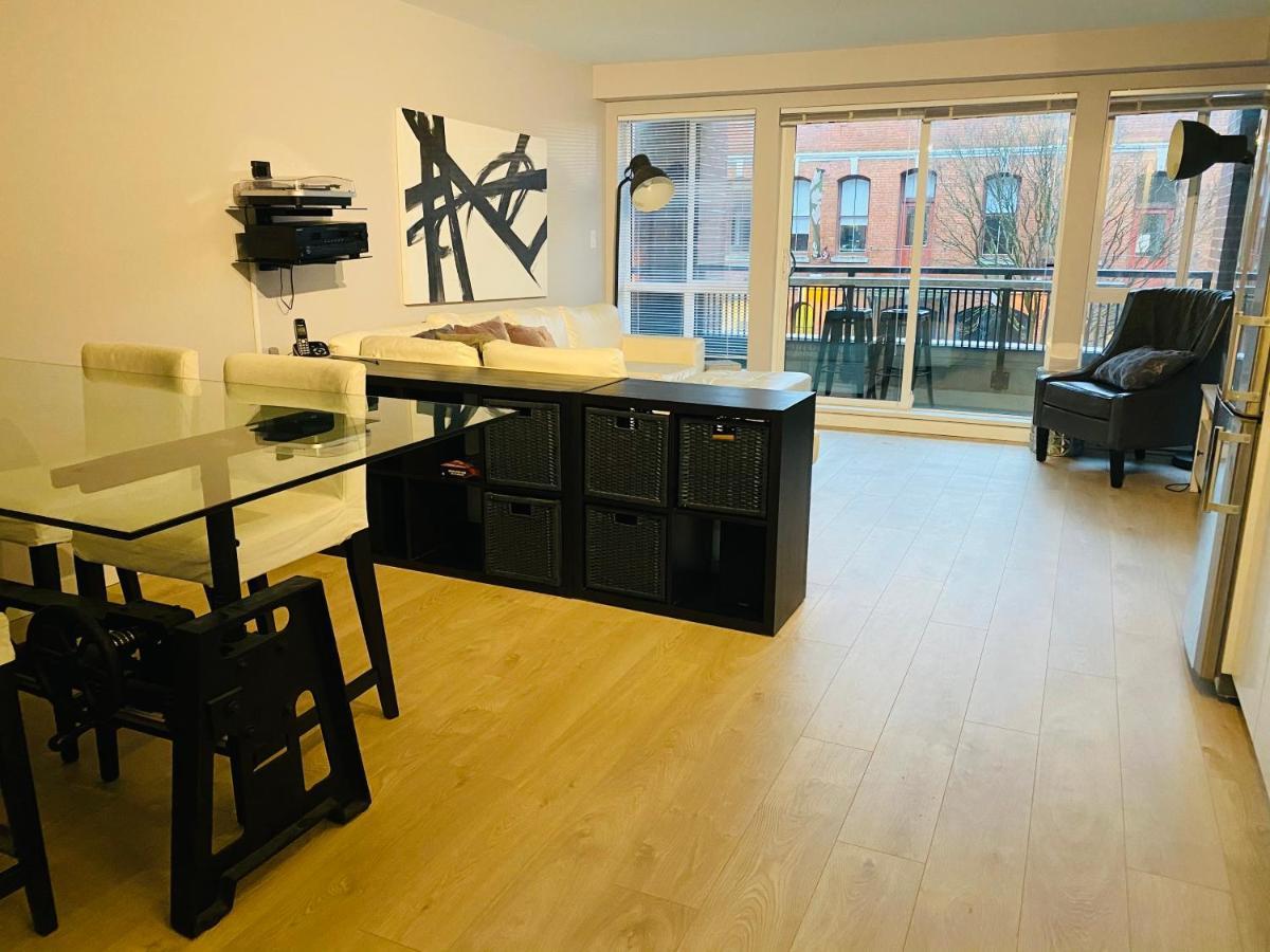 Downtown Heritage Condo With Parking Вікторія Екстер'єр фото