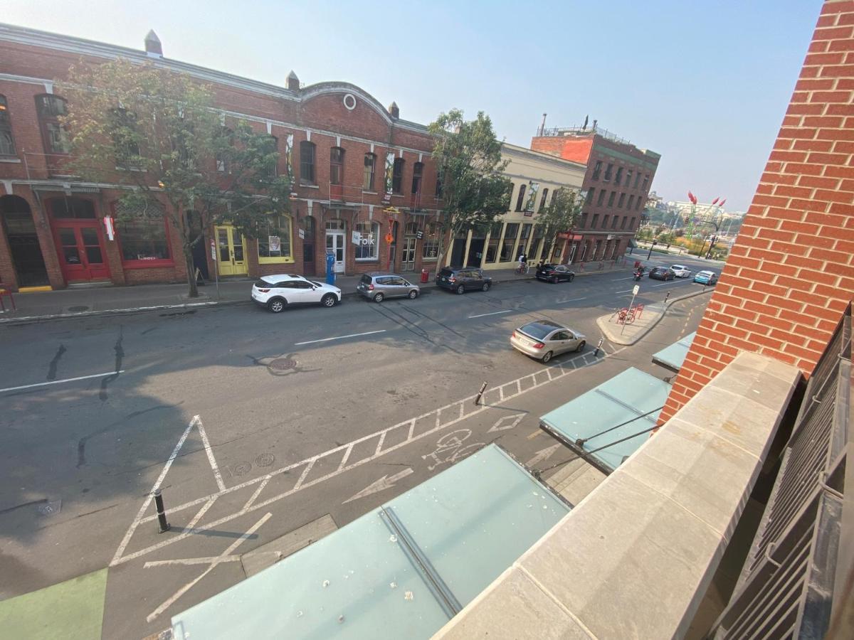Downtown Heritage Condo With Parking Вікторія Екстер'єр фото